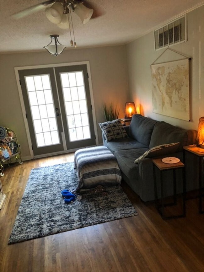 Foto del edificio - 3BD/1.5BA Home located in Colonial Acres!