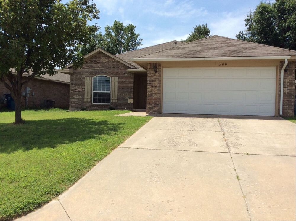 Primary Photo - 200 Cambridge Drive