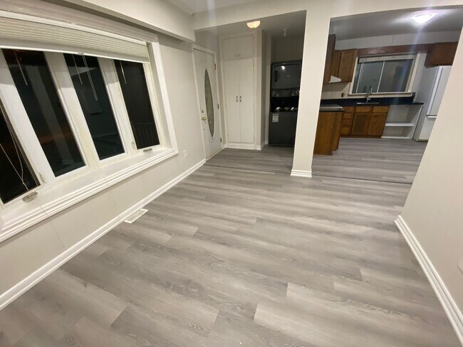 Building Photo - 35 Amberley Dr