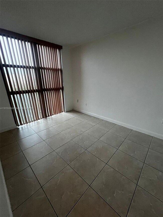 Foto del edificio - 2075 SW 122nd Ave