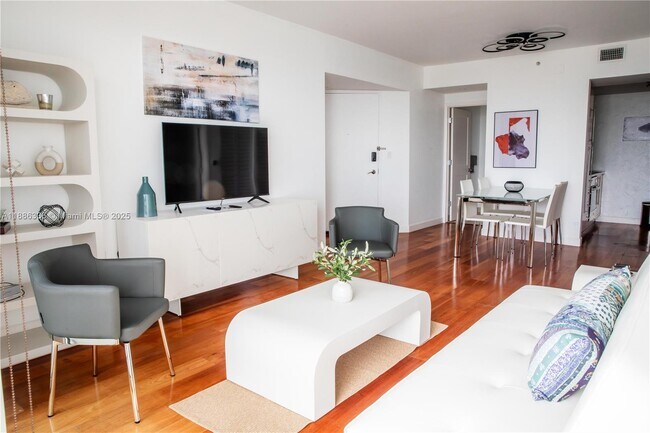 Foto del edificio - 6365 Collins Ave