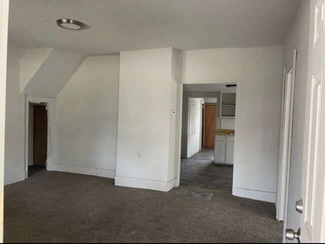 Building Photo - Spacious 3 Bedroom in South Wichita