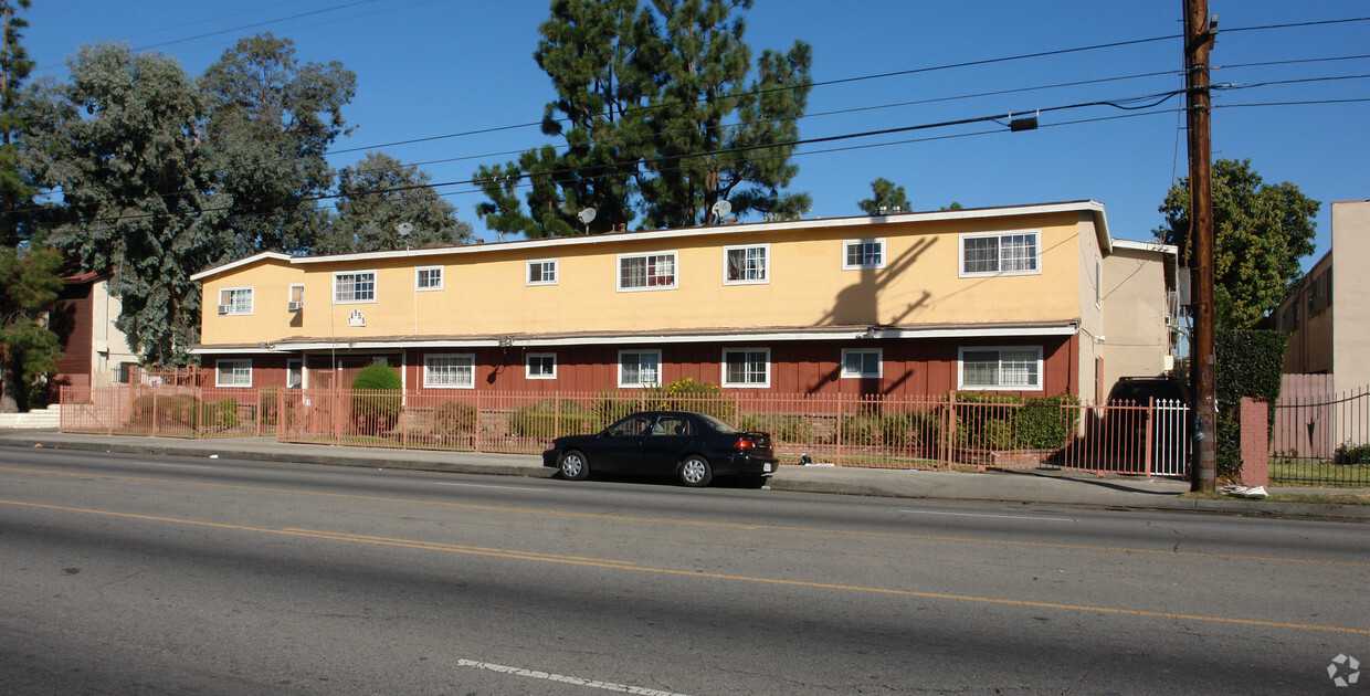 Building Photo - 14959 Vanowen St