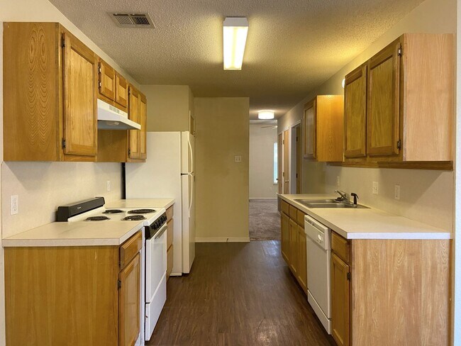 Foto del edificio - One-Bedroom with Garage