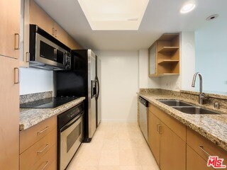 Building Photo - 13700 Marina Pointe Dr