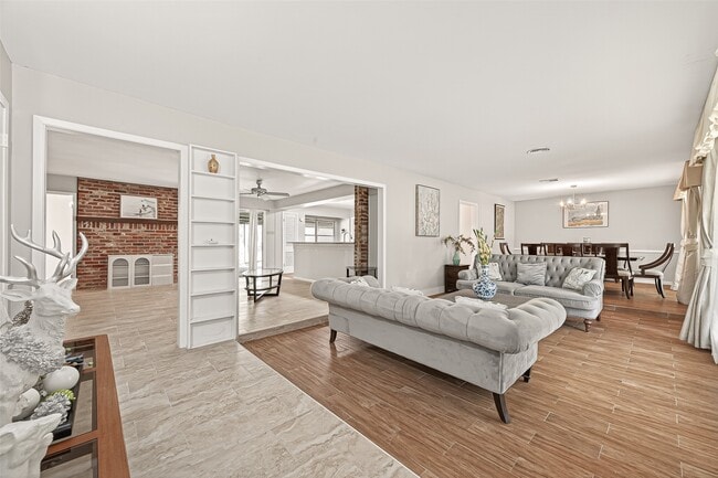 Building Photo - 9310 Cliffwood Dr