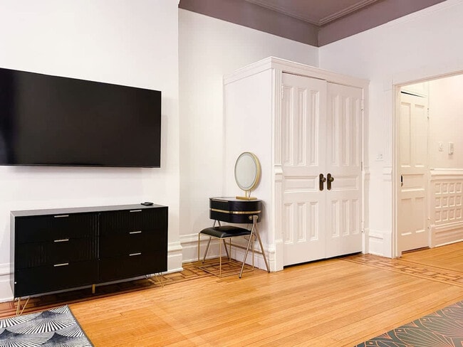 Foto del edificio - 68 E Cedar St