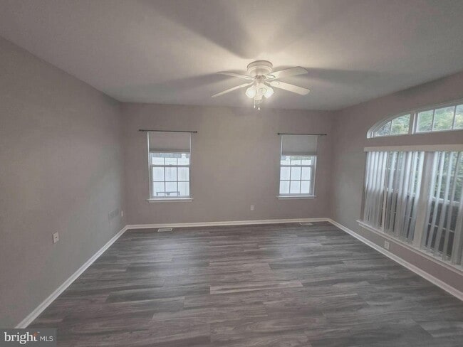 Building Photo - 138 Persimmon St