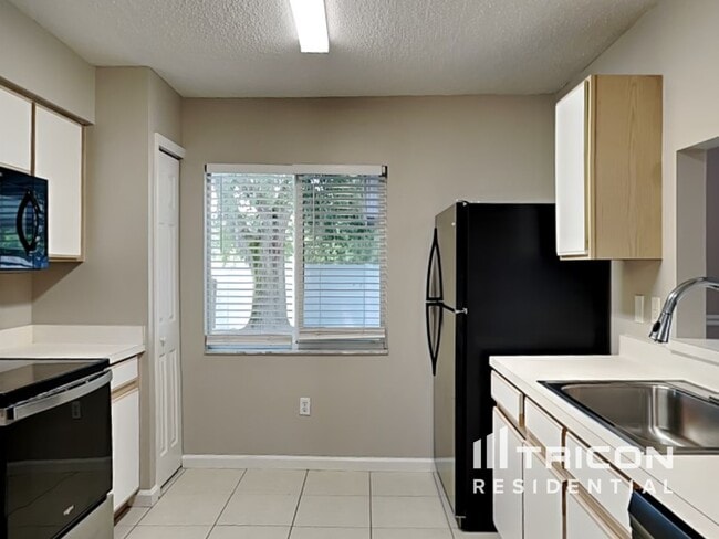 Foto del edificio - 417 Abigail Rd