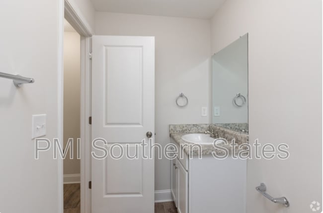 Building Photo - 217 Walnut Hill Dr