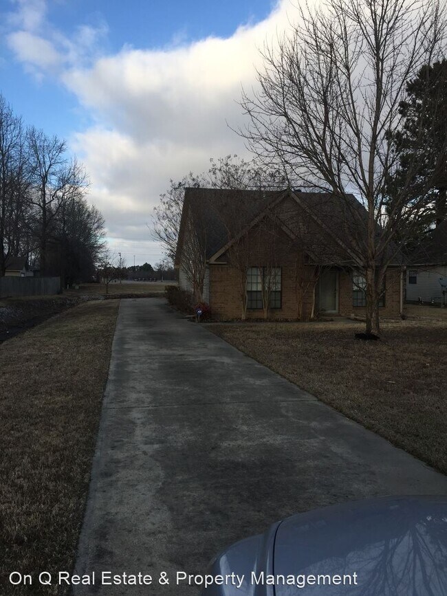 Foto del edificio - 3 br, 2 bath House - 5606 Summer Place