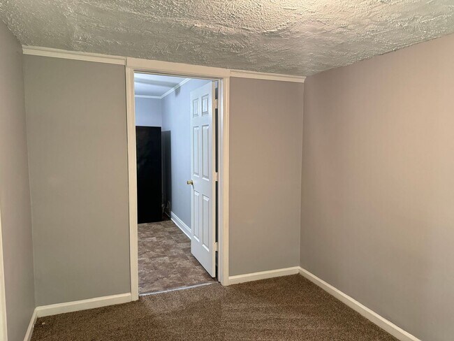 Foto del edificio - Great Location! Large Home with 3 bedrooms...