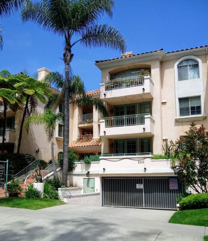 640 Veteran Ave Los Angeles Ca 90024 Apartments Los Angeles Ca Apartments Com