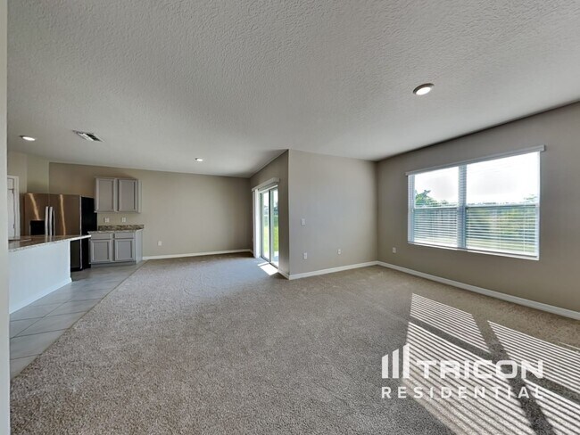 Foto del edificio - 242 Meadowbrook Blvd