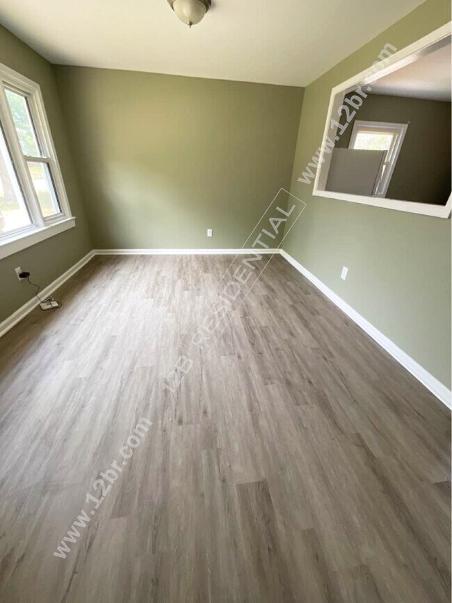 Foto del edificio - Renovated 4-Bedroom Home with Fenced Yard
