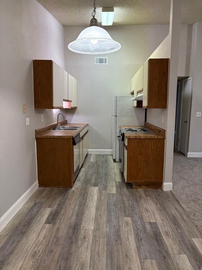 Foto del edificio - 824 Hardy Springs Cir