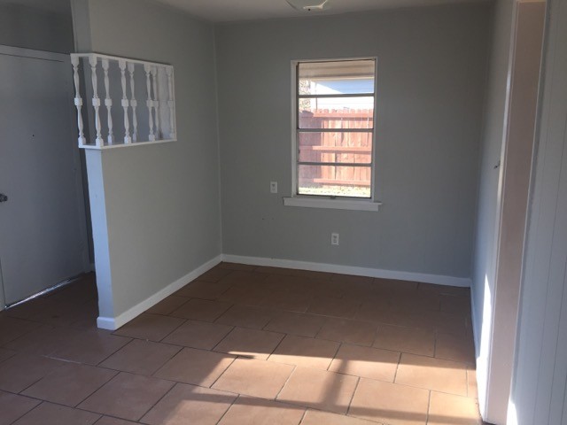 Building Photo - 1056 Meadowview Dr