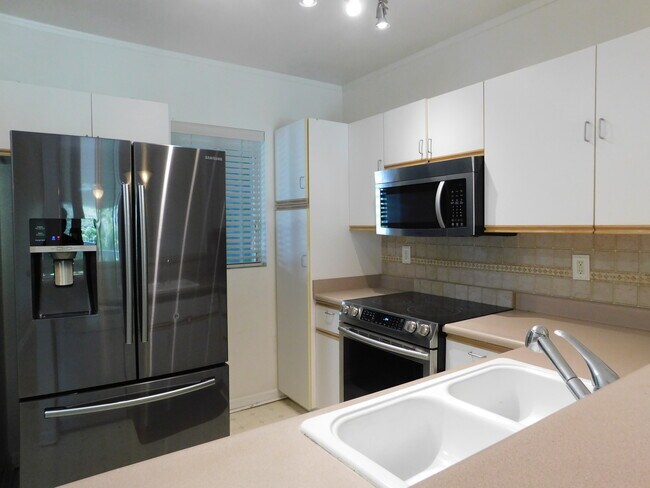 Foto del edificio - Pet Friendly Condo / 2 Bedroom 2 Bath with 2 Parking at Streamside at Launani Valley