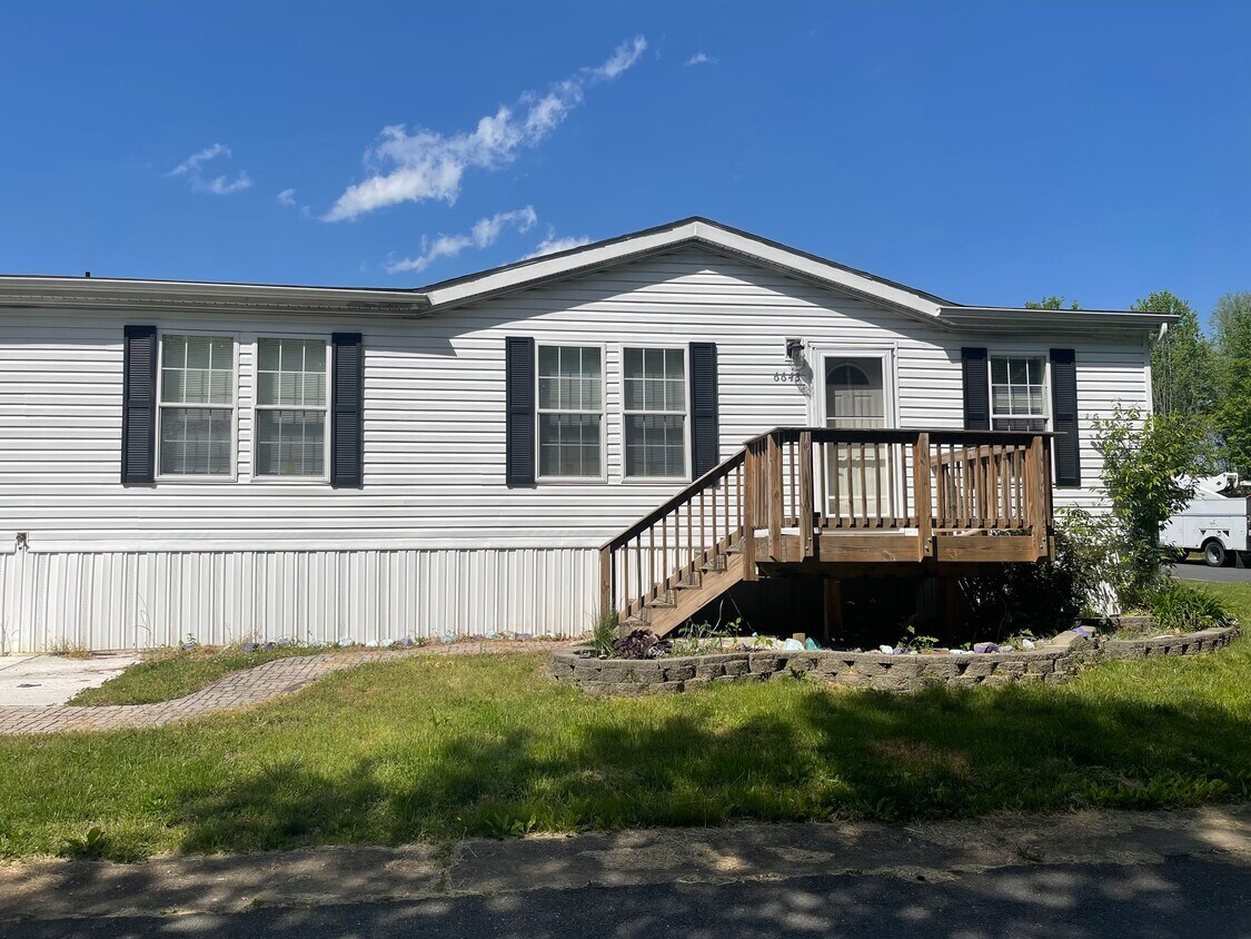 Foto principal - 6643 Wagon Dr