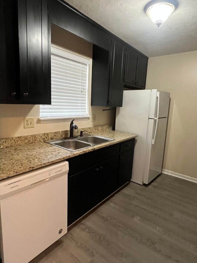 Foto del edificio - 806 Jamestown Ct