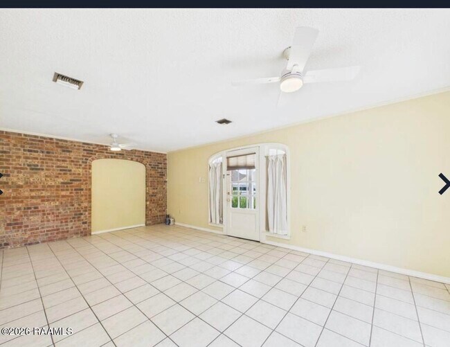 Foto del edificio - 107 Guillot Rd