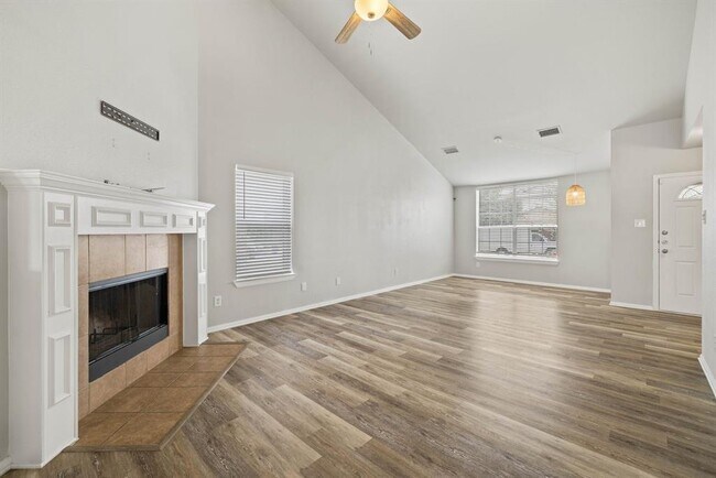 Foto del edificio - 711 Sugar Brook Dr