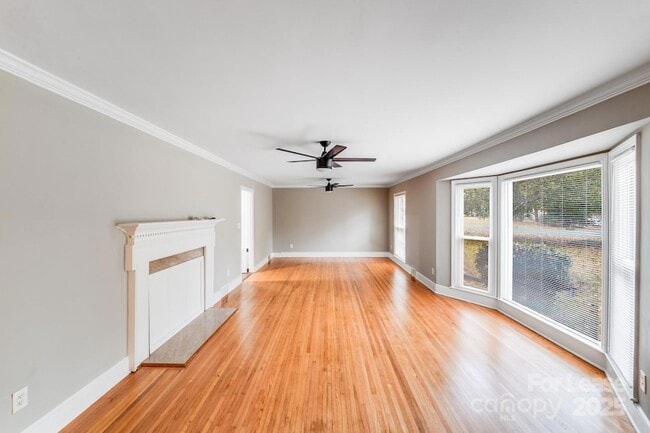 Foto del edificio - 5600 Riviere Dr