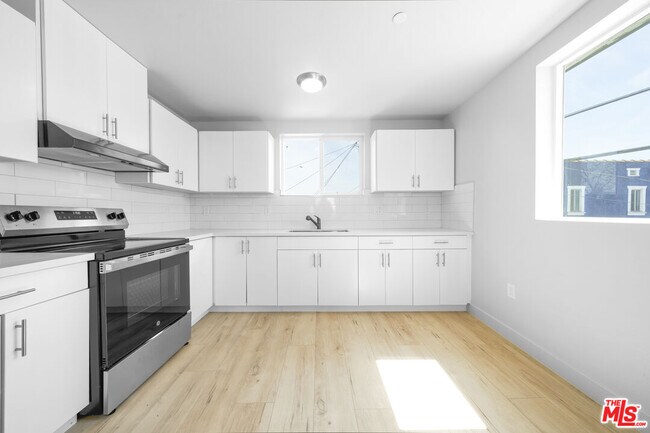Foto del edificio - 238 W 84th Pl