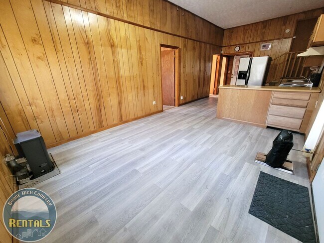 Building Photo - Two Bedroom Apartment on Shulls Mill Road