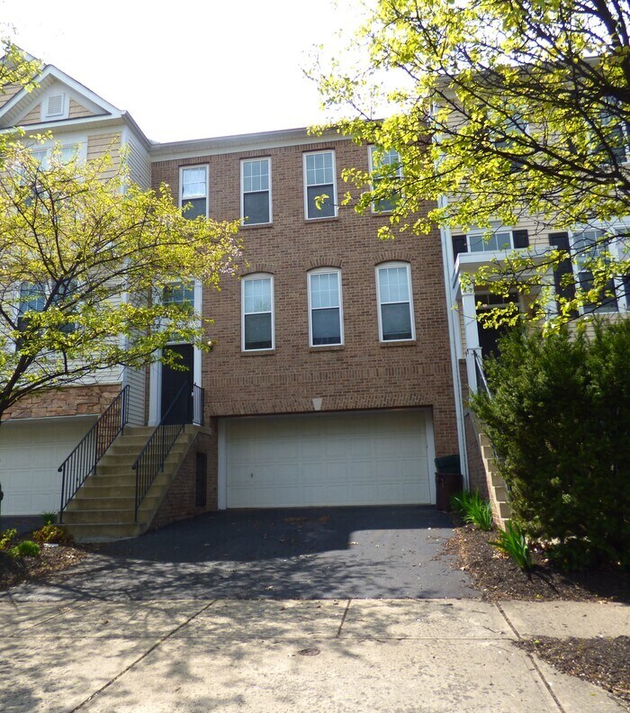 Foto principal - 3 BR 2.5 BA Town Park Condo