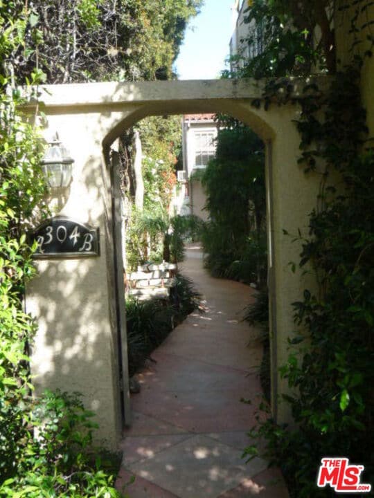 Foto del edificio - 304 S Reeves Dr