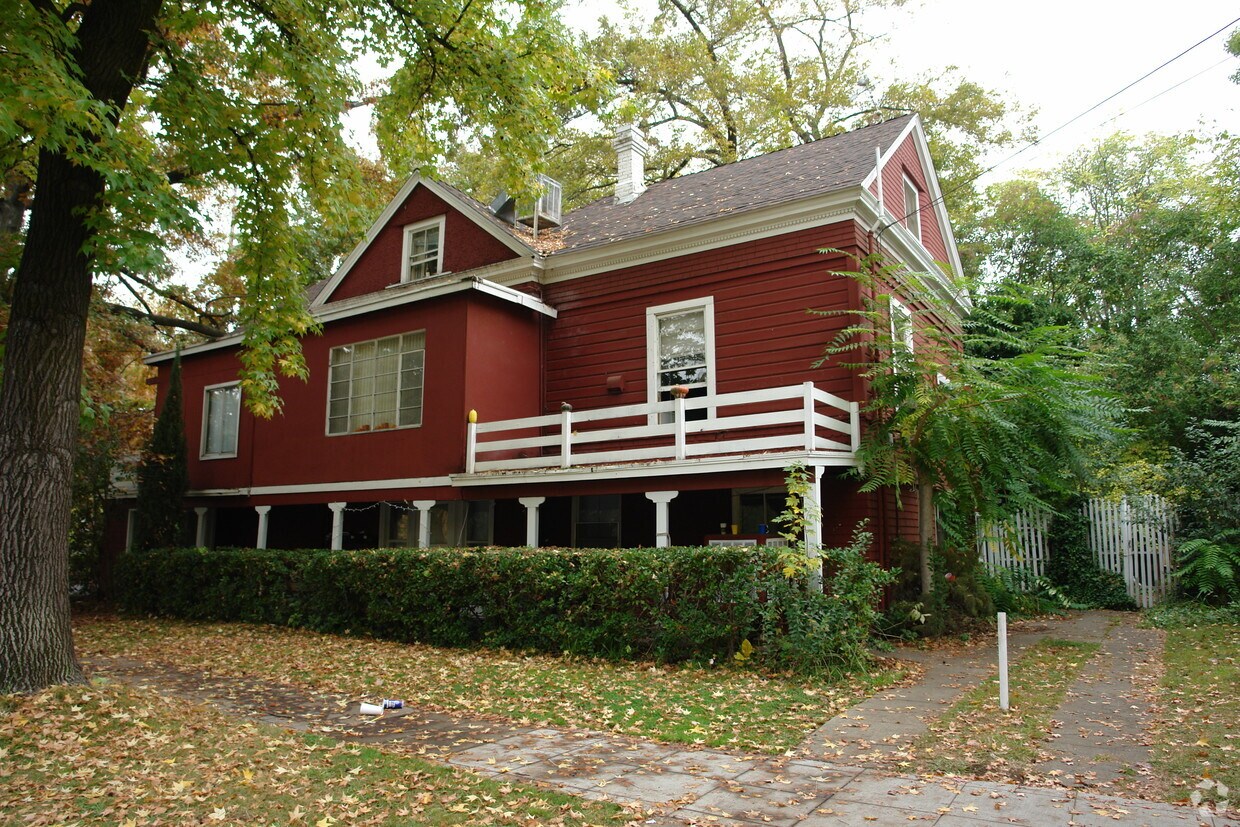 Primary Photo - 742 W 6th St