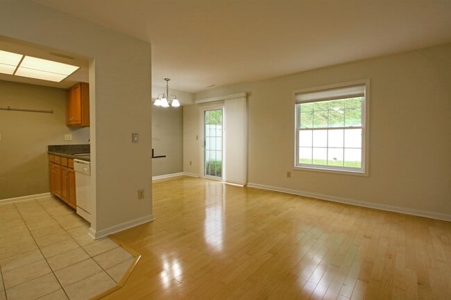 Building Photo - 2411 Avonlea Ln
