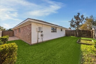 Building Photo - 1808 Wren Dr