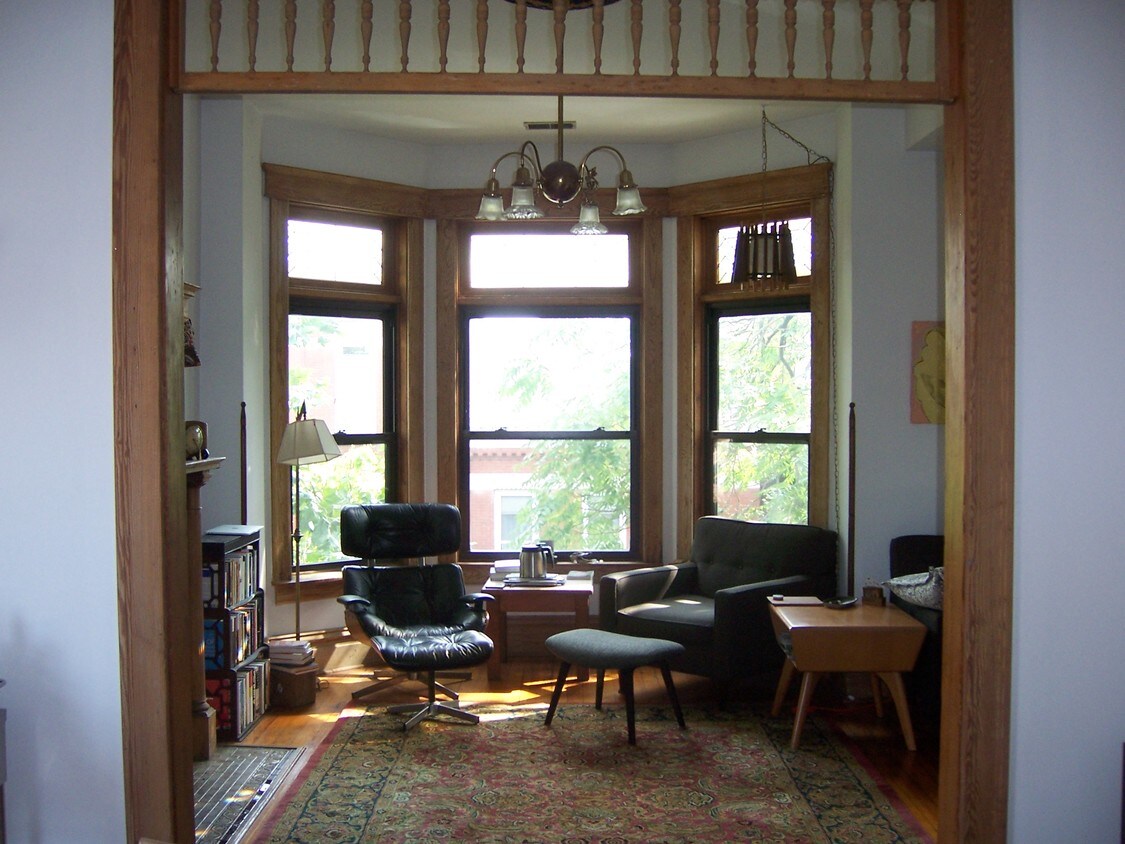 Primary Photo - 1730 W Erie St