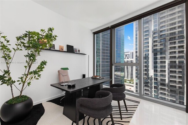 Foto del edificio - 300 Biscayne Blvd Way