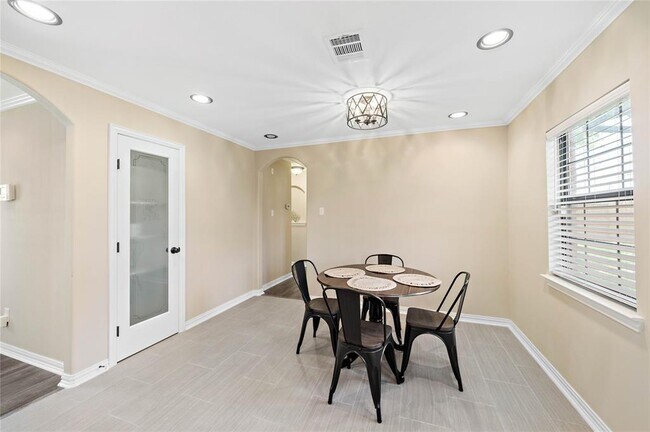 Building Photo - 11038 Waxwing St