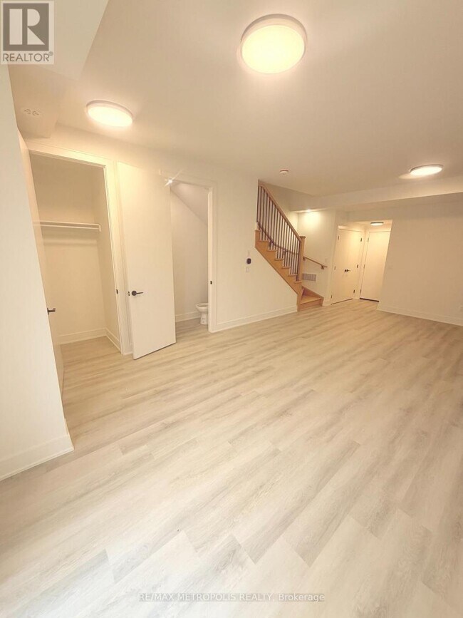 Photo du bâtiment - 68 EVERETT Cmn