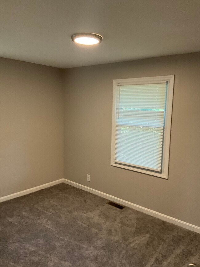 Foto del edificio - 1/2 MONTHS RENT FREE WITH A SIGNED LEASE B...