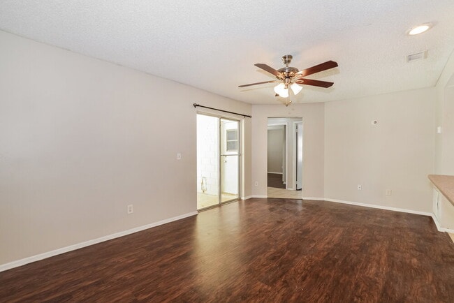 Building Photo - 409 Riverwoods Cir