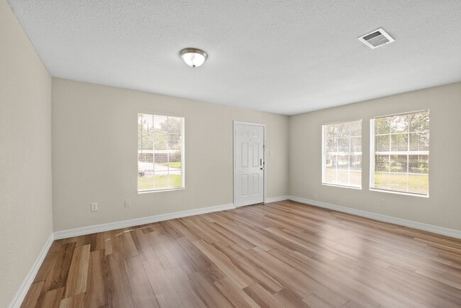 Building Photo - 8244 Hartford St