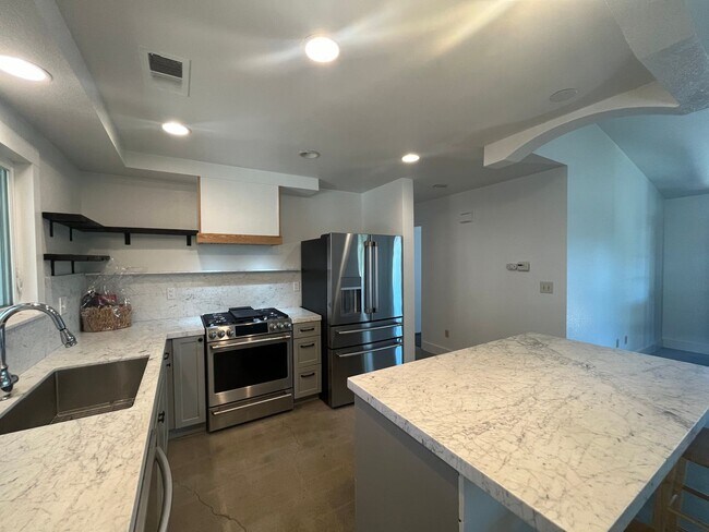 Building Photo - Desirable Home in an Established community...