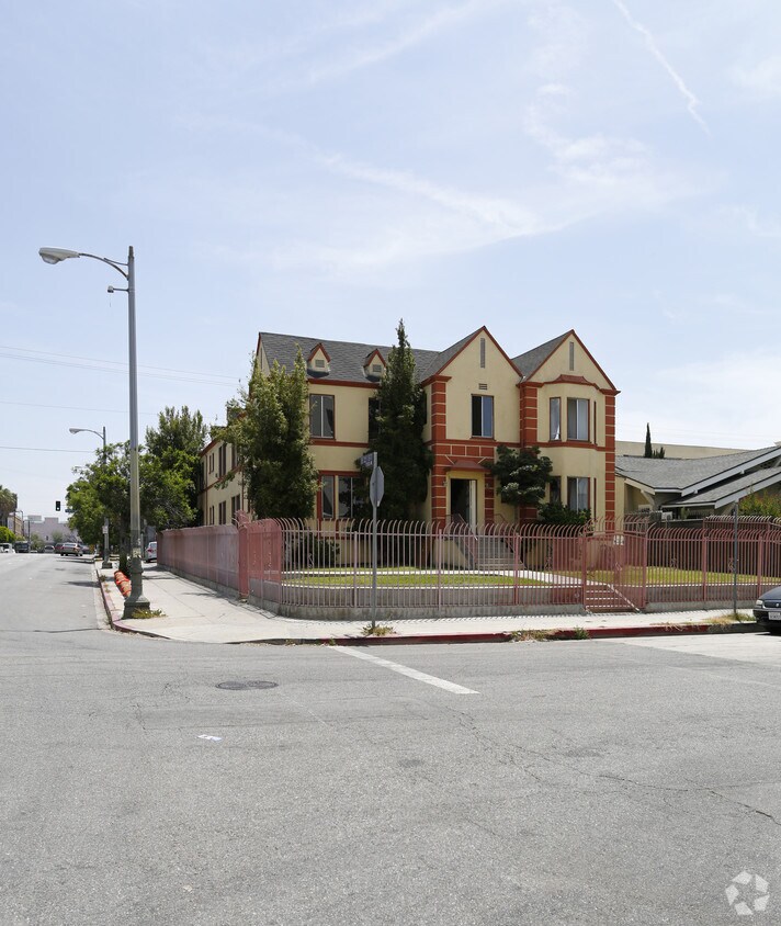 Building Photo - 800 S Gramercy Dr