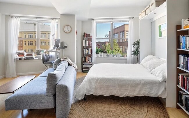 Foto del edificio - BEAUTIFUL 1 BEDROOM 1 BATHROOM