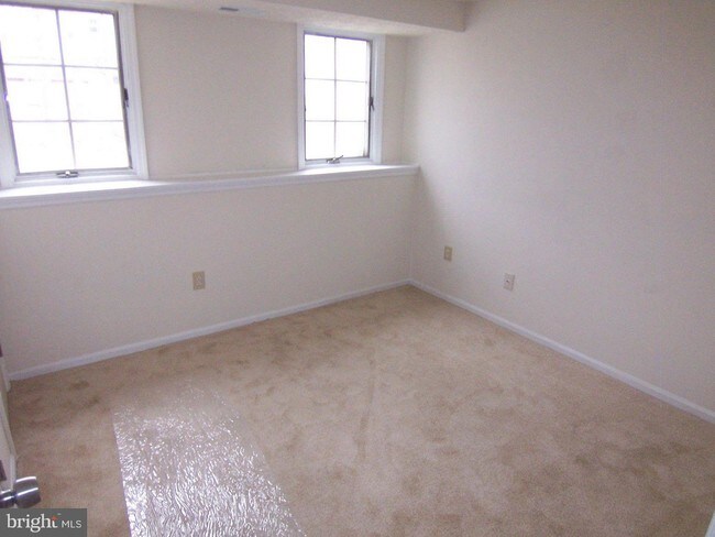 Building Photo - 1305 Clover Valley Way