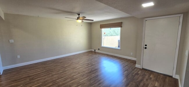 Building Photo - 751 Vía Los Santos