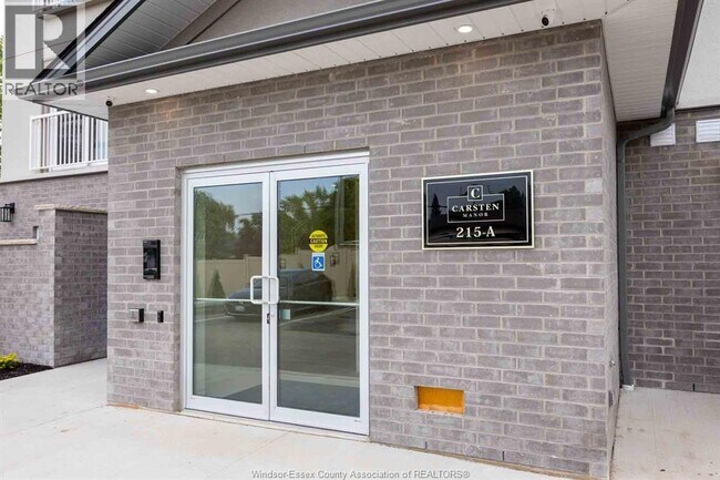 Photo du bâtiment - 215-D LESPERANCE ROAD Unit# 301