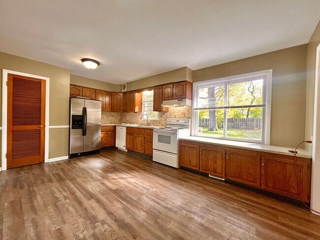 Foto del edificio - Three Bedroom Ranch in Northeast Grand Rapids