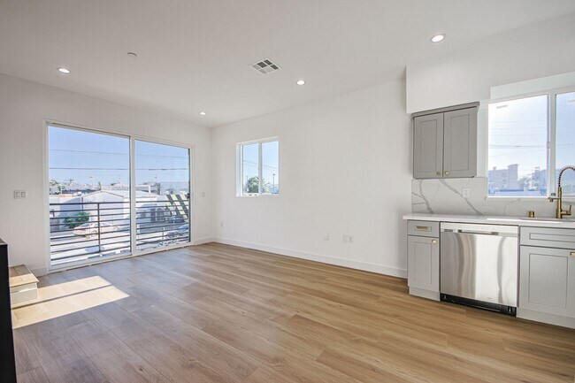 Building Photo - 11441 Hatteras St
