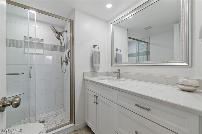 Foto del edificio - 200 Forest Lakes Blvd
